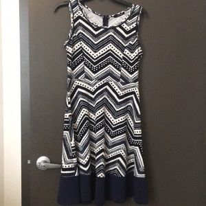 Like new amazing navy and white dress!